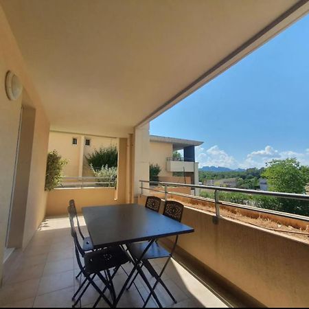 Location D'Un Superbe Appartement Avec Piscine Roquebrune-sur-Argens Exterior photo